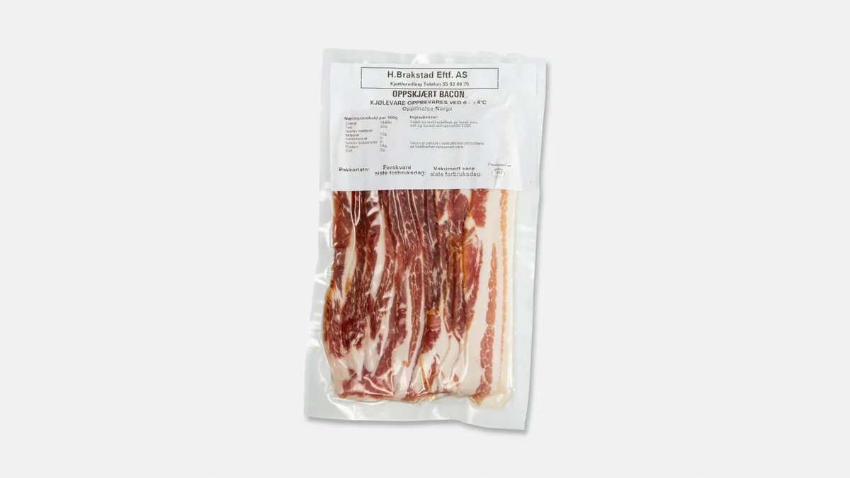 Vakuumpakket oppskjært bacon i tynne skiver, slik vi bruker det til baconsurret hjortefilet i disken på Nesttun