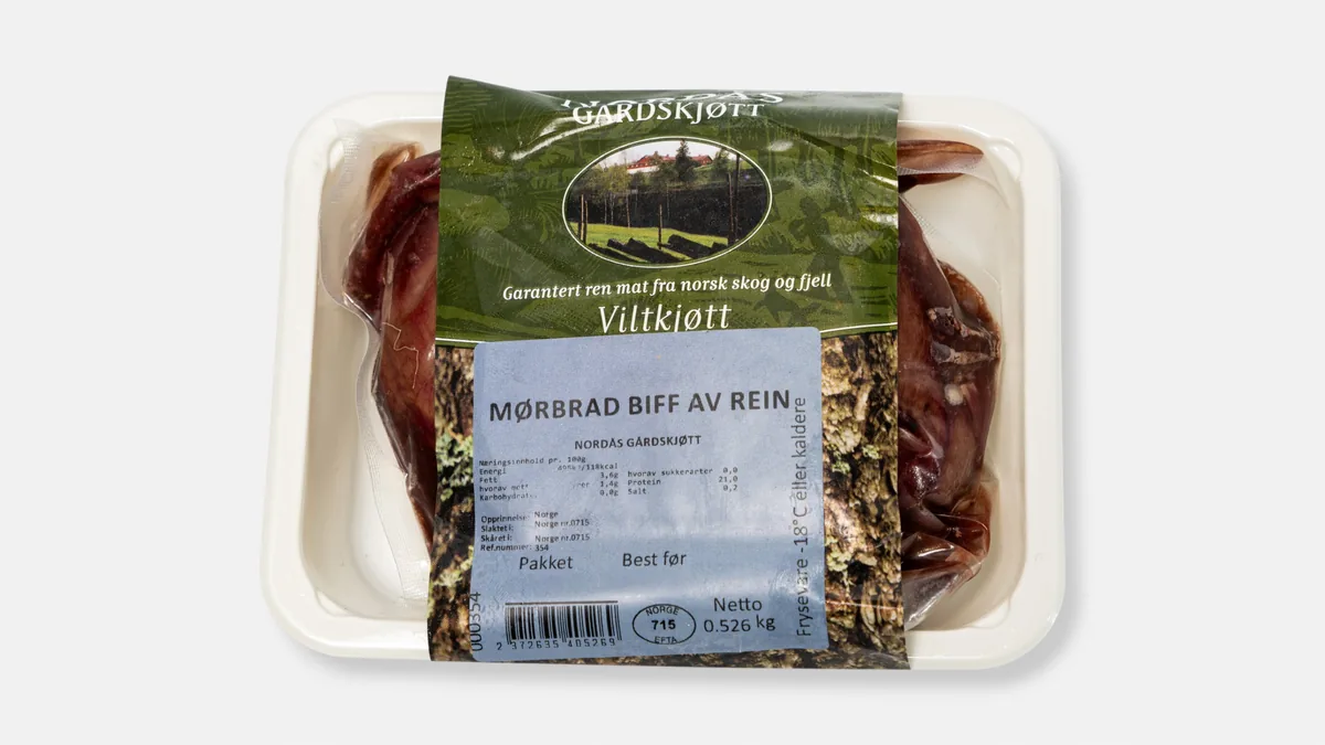 Helt stykke mørbrad av rein fra viltdisken på Nesttun, mørkt og finfibret, egnet til rått viltkjøtt som carpaccio